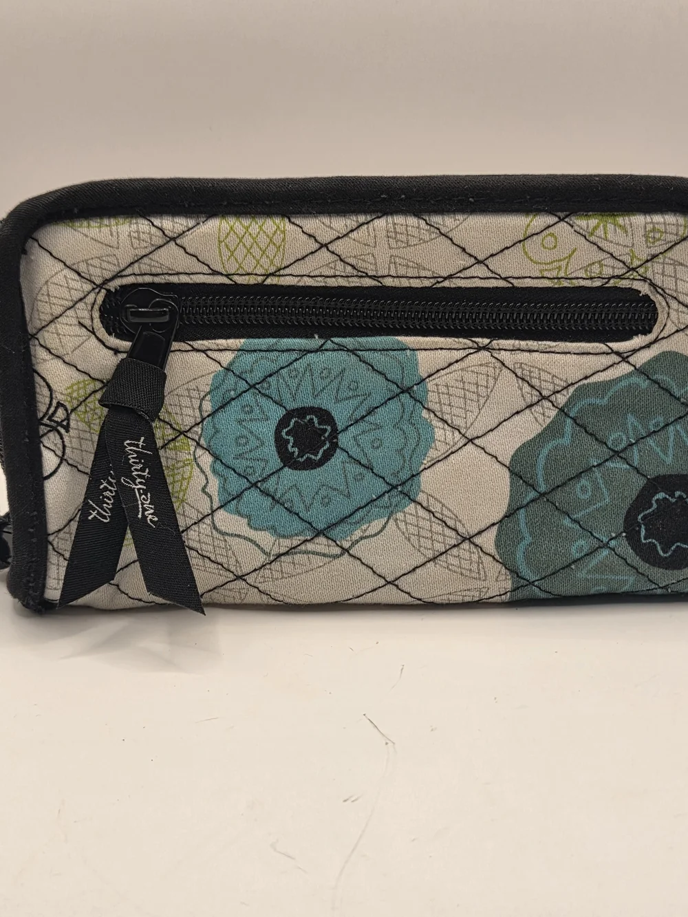 Thirty-One Gifts quilted zip-around wallet